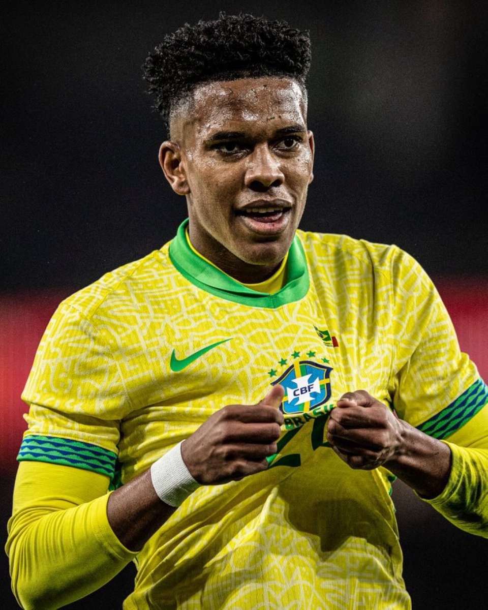 Lamine Yamal on Estevao " Estevao is one of the best youngstars in the world, he has an insane technique and dribbles, I watch his videos sometimes just take some bits to add to my game".   

Fair play Lamine Yamal.