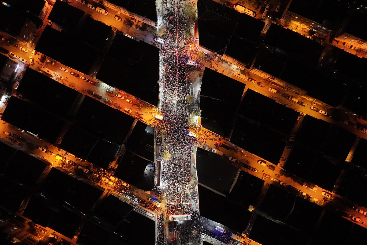 eczozgurozel's tweet image. Sultangazi’ye iyi bakın, bu gelen milletin iktidarıdır!

Umudu büyüteceğiz.
Kardeşliği büyüteceğiz.
Adaleti büyüteceğiz.

Birbirimize omuz vererek hak ettiğimiz düzeni kuracağız.

Türkiye’nin yolunu milletle birlikte açacağız!