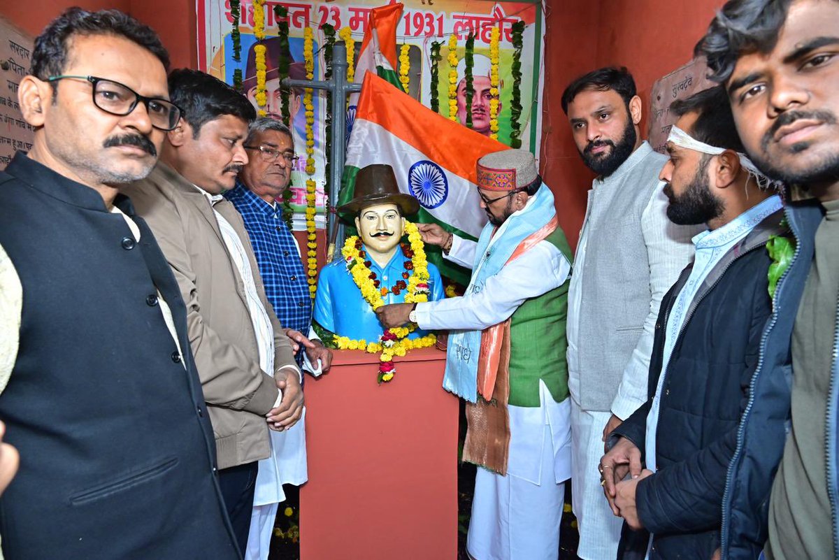 AlokikUpadhyay's tweet image. #आगरा_दक्षिण_विधानसभा में सरदार पटेल जी की 150वीं जयंती पर मा. मंत्री #योगेंद्र_उपाध्याय जी के नेतृत्व में 6 किमी लंबी भव्य #RunForUnity पद यात्रा ऐतिहासिक बनी।

2 किमी के विशाल जनसैलाब के साथ निकली यह यात्रा पूरे मार्ग में एकता, देशभक्ति और समरसता का सशक्त संदेश देती रही।