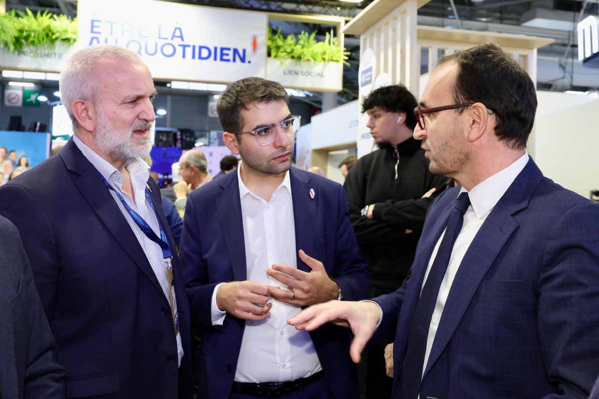 <a href="/SudRadio/">Sud Radio</a> <a href="/montpellier_/">Ville de Montpellier</a> <a href="/MDelafosse/">Michaël Delafosse - Maire de Montpellier</a> <a href="/VilledeValence/">Valence</a> <a href="/NDaragon/">Nicolas DARAGON</a> <a href="/l_amf/">AMF | Association des maires de France</a> <a href="/KayaSerdar1/">Serdar Kaya</a> <a href="/JPezieres34/">Jérémy Pézières</a> <a href="/salondesmaires/">Salon des Maires et des Collectivités</a> <a href="/ANCTerritoires/">Agence nationale de la cohésion des territoires</a> <a href="/GabrielAttal/">Gabriel Attal</a> <a href="/fhollande/">François Hollande</a> <a href="/Villepin/">Dominique de Villepin</a> <a href="/Romeropierre06/">Romero pierre</a> <a href="/GARNIERHerv1/">GARNIER Hervé</a> <a href="/Maires_deFrance/">Maires de France</a> <a href="/valenti67317170/">valentin philippe</a> Poursuite des échanges sur le <a href="/salondesmaires/">Salon des Maires et des Collectivités</a> Avec les parlementaires, toujours a l'écoute des problématiques territoriales et du rôle de la profession au service de la proximité