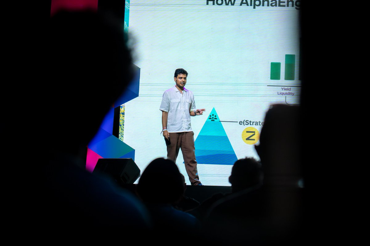 crecimientoar's tweet image. ALPHAENGINE TAKING THE STAGE

@0xAlphaEngine takes the stage in the first pitching half of the Startup World Cup Final at @EFDevcon.