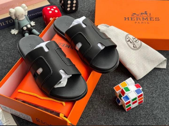 ur_PlUG21's tweet image. ITALIAN FOOTWEARS AVAILABLE 
Original quality 

BOXED
40___45 
43,000 ONLY