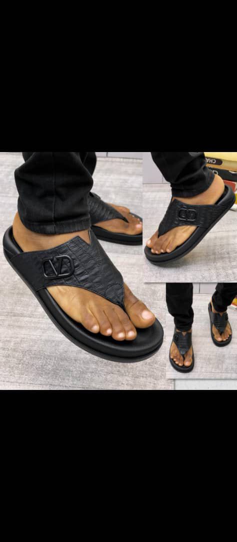 ur_PlUG21's tweet image. ITALIAN FOOTWEARS AVAILABLE 
Original quality 

BOXED
40___45 
43,000 ONLY