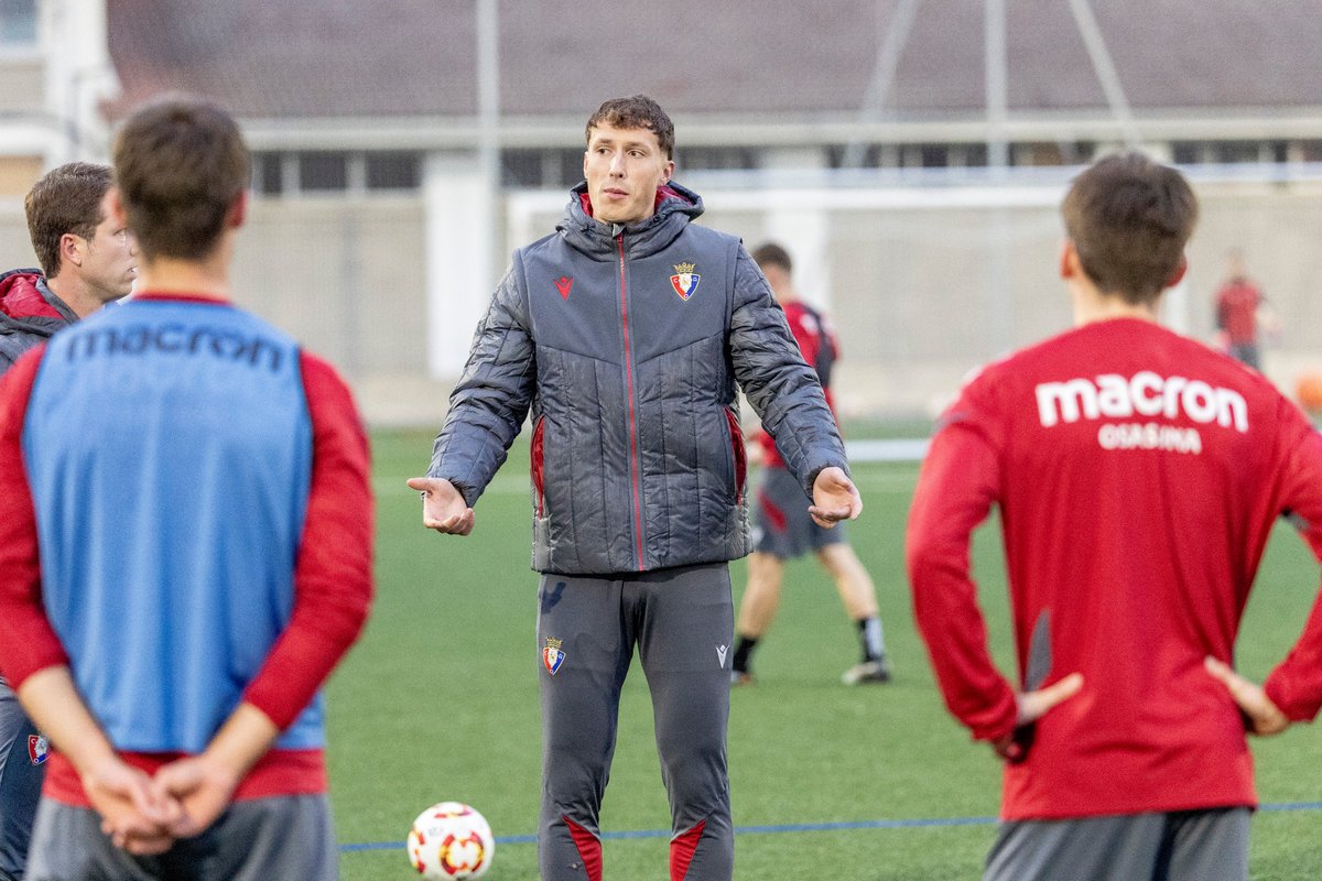 Osasuna's tweet image. 👨‍🏫 Jorge Herrando y Juan Cruz han participado esta tarde en una nueva sesión de Optimización del Talento con los jugadores del Subiza y del Juvenil 'A'.

Los centrales, laterales y extremos de la cantera rojilla han trabajado los duelos defensivos y comportamientos de últimos…