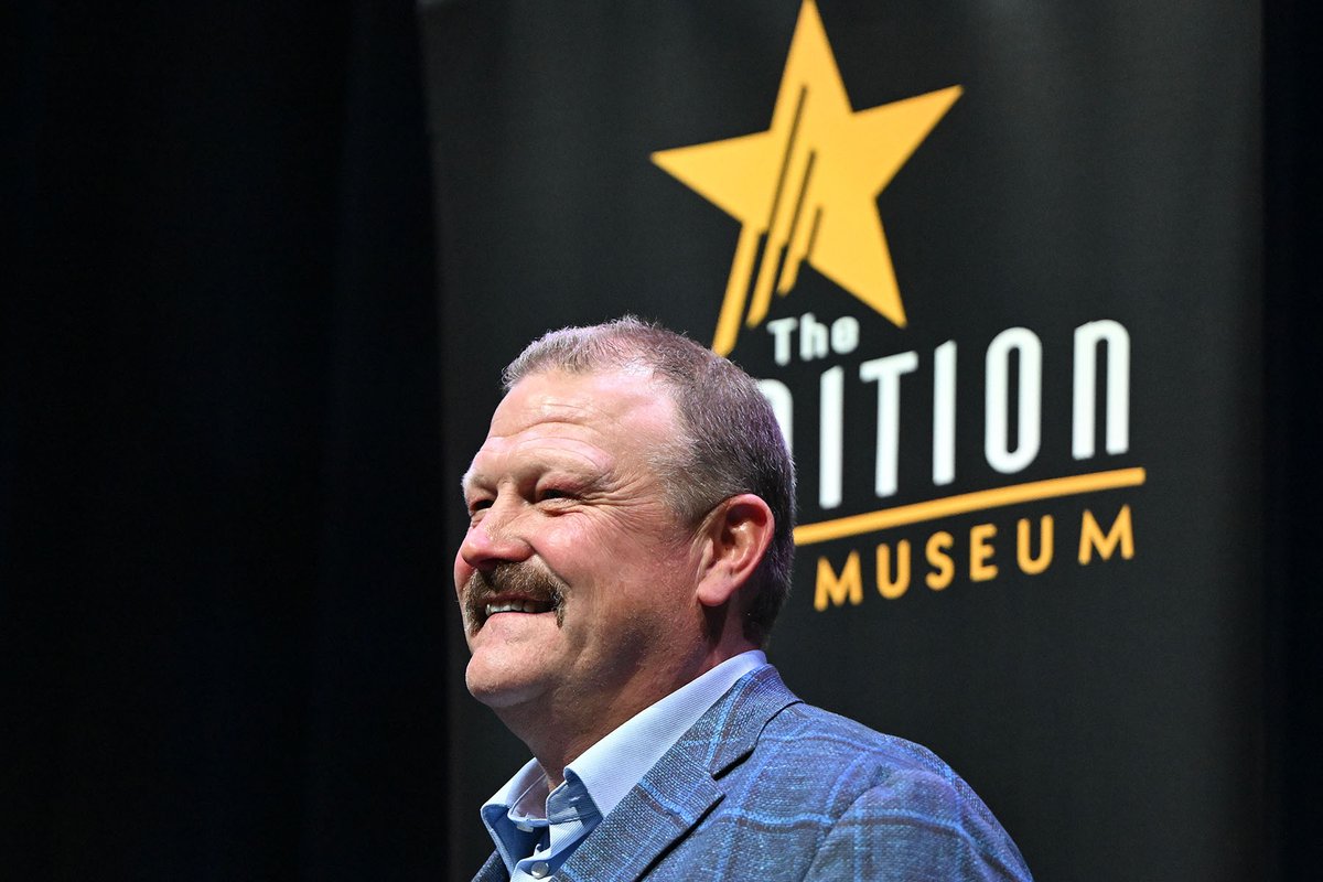 Timmy Time at The Tradition 👏

B's legend Tim Thomas was honored with the Hockey Legacy Award on Tuesday night at <a href="/TheSportsMuseum/">The Sports Museum</a>'s annual event at <a href="/tdgarden/">TD Garden</a>.
