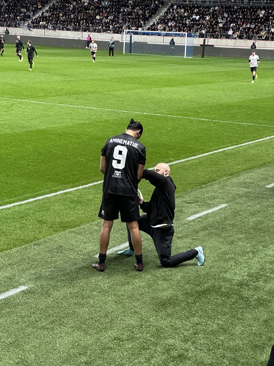 uchihalnaa's tweet image. j’suis en goumin du match 💔
#StreamForHumanity