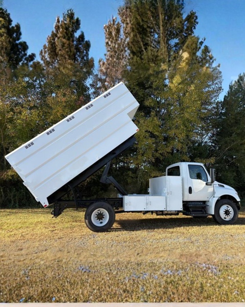 tree_trader's tweet image. Check out this 𝟐𝟎𝟐𝟓 𝐈𝐍𝐓𝐄𝐑𝐍𝐀𝐓𝐈𝐎𝐍𝐀𝐋 𝐌𝐕 available now on #TreeTrader

🛻102 Miles
✅16&apos; Chip Body 
✅Air Ride Drivers Seat w/ 2 Man Bench

To learn more about this vehicle go to ow.ly/Y1uq50Xuhct 

#EquipmentForSale #LandscapingEquipment #InterntationalMV