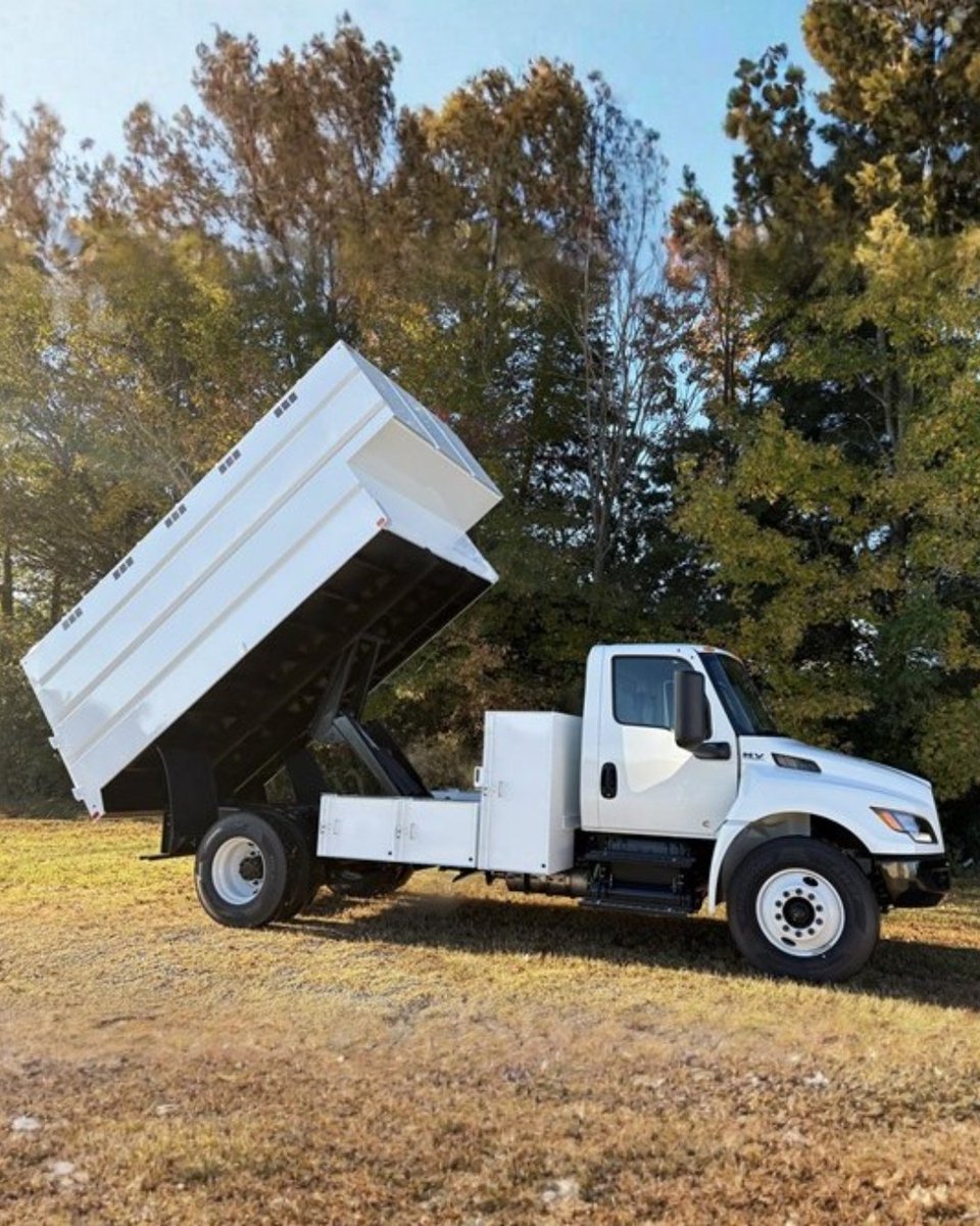 tree_trader's tweet image. Check out this 𝟐𝟎𝟐𝟓 𝐈𝐍𝐓𝐄𝐑𝐍𝐀𝐓𝐈𝐎𝐍𝐀𝐋 𝐌𝐕 available now on #TreeTrader

🛻102 Miles
✅16&apos; Chip Body 
✅Air Ride Drivers Seat w/ 2 Man Bench

To learn more about this vehicle go to ow.ly/Y1uq50Xuhct 

#EquipmentForSale #LandscapingEquipment #InterntationalMV