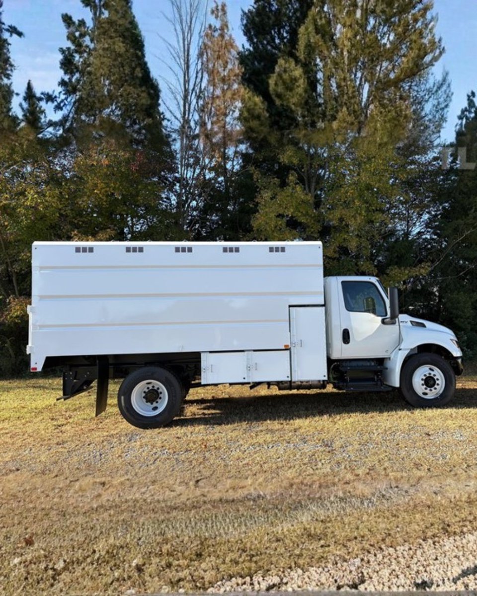 tree_trader's tweet image. Check out this 𝟐𝟎𝟐𝟓 𝐈𝐍𝐓𝐄𝐑𝐍𝐀𝐓𝐈𝐎𝐍𝐀𝐋 𝐌𝐕 available now on #TreeTrader

🛻102 Miles
✅16&apos; Chip Body 
✅Air Ride Drivers Seat w/ 2 Man Bench

To learn more about this vehicle go to ow.ly/Y1uq50Xuhct 

#EquipmentForSale #LandscapingEquipment #InterntationalMV