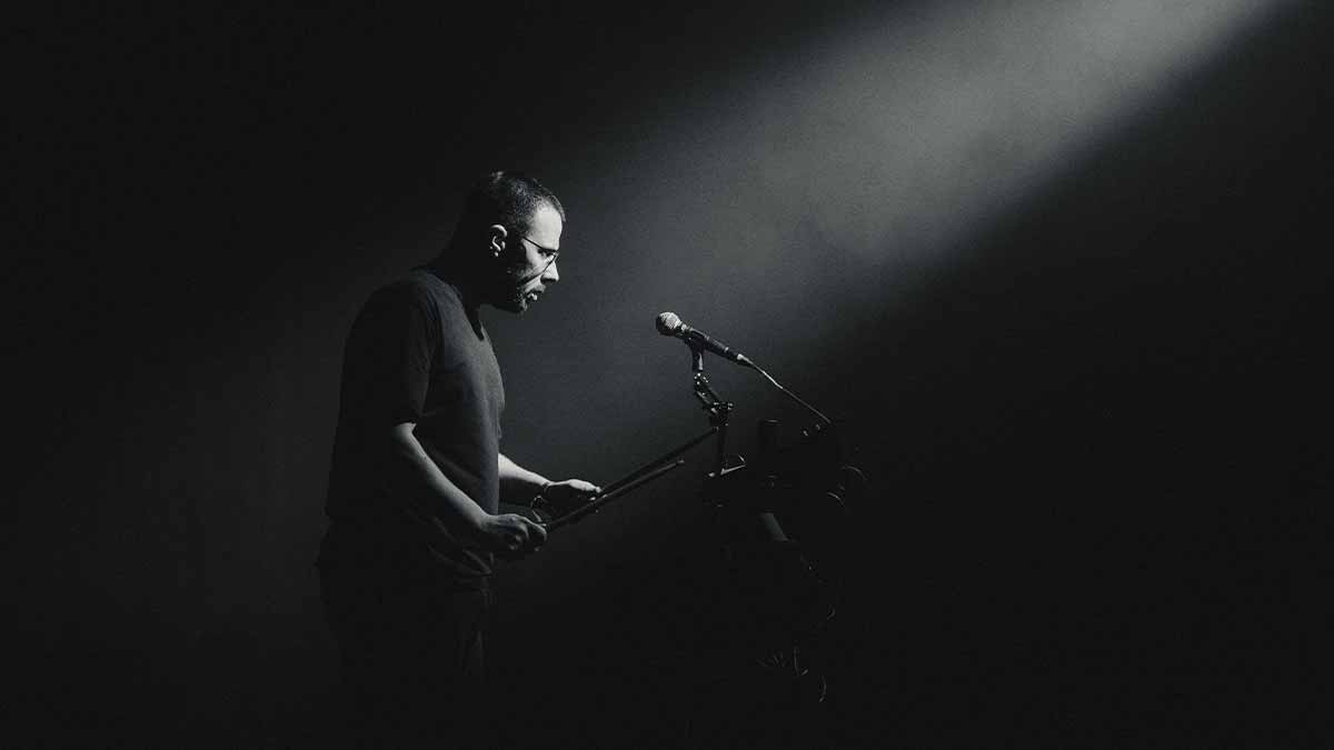 tinyurl.com/mts3d5uc - Mala Sangre viene pisando fuerte y da gusto encontrarse con proyectos que suenantan bien. Daniel Rato ha montado un universo que podría estar perfectamente en una peli de ciencia ficción de los 80. ¡Descubre su música, dale al enlace!