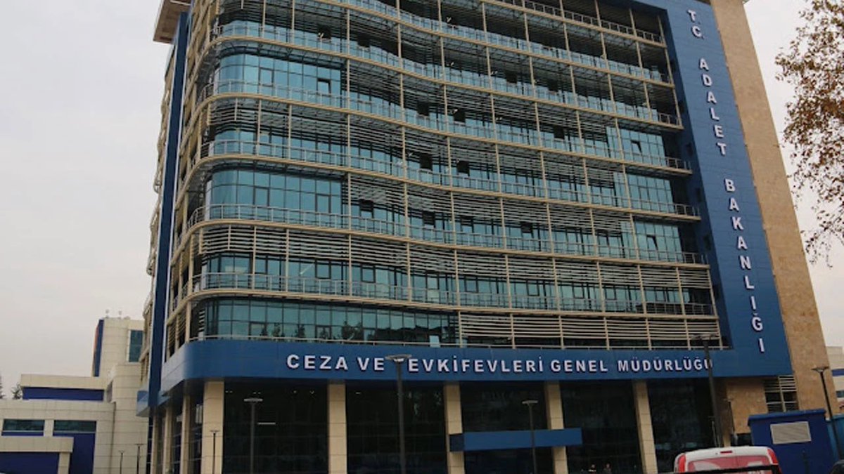 Adalet İstiyoruz..
Cezaevlerinde En Zor Şartlarda Görev Yapıyoruz.

“Biz Cezaevlerinde Nöbetteyiz; Hakkımız ise Beklemede.”

Hak İstiyoruz..
Artık Karar Verin..

#Anayasamahkemesi
#CezaeviSendikası
#sendikahaktır
<a href="/AYMBASKANLIGI/">Anayasa Mahkemesi</a>