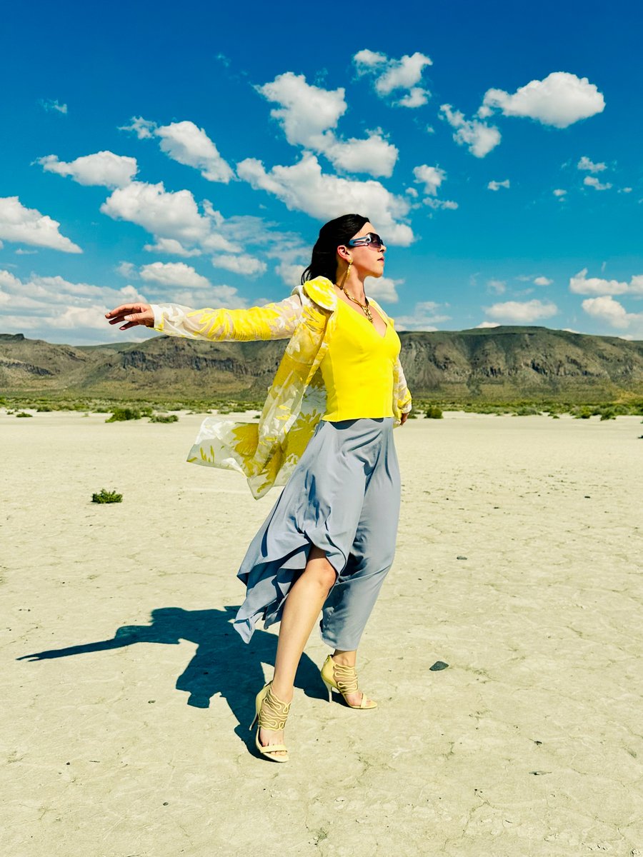 Model <a href="/ImmortalLaura/">Immortal Laura</a>  
Sunglasses: Stella McCartney 
Jacket: Samuel Dong 
Top: Maria Pinto 
Heels: Vivienne Westwood 
📍Near Lake Abert in Oregon