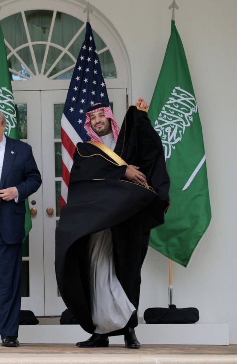 rtu8595's tweet photo. شعبك على كل الأمم يفتخر فيك.💚

 #لهم_العالم_ولنا_بن_سلمان https://t.co/sRjmWdhJOK