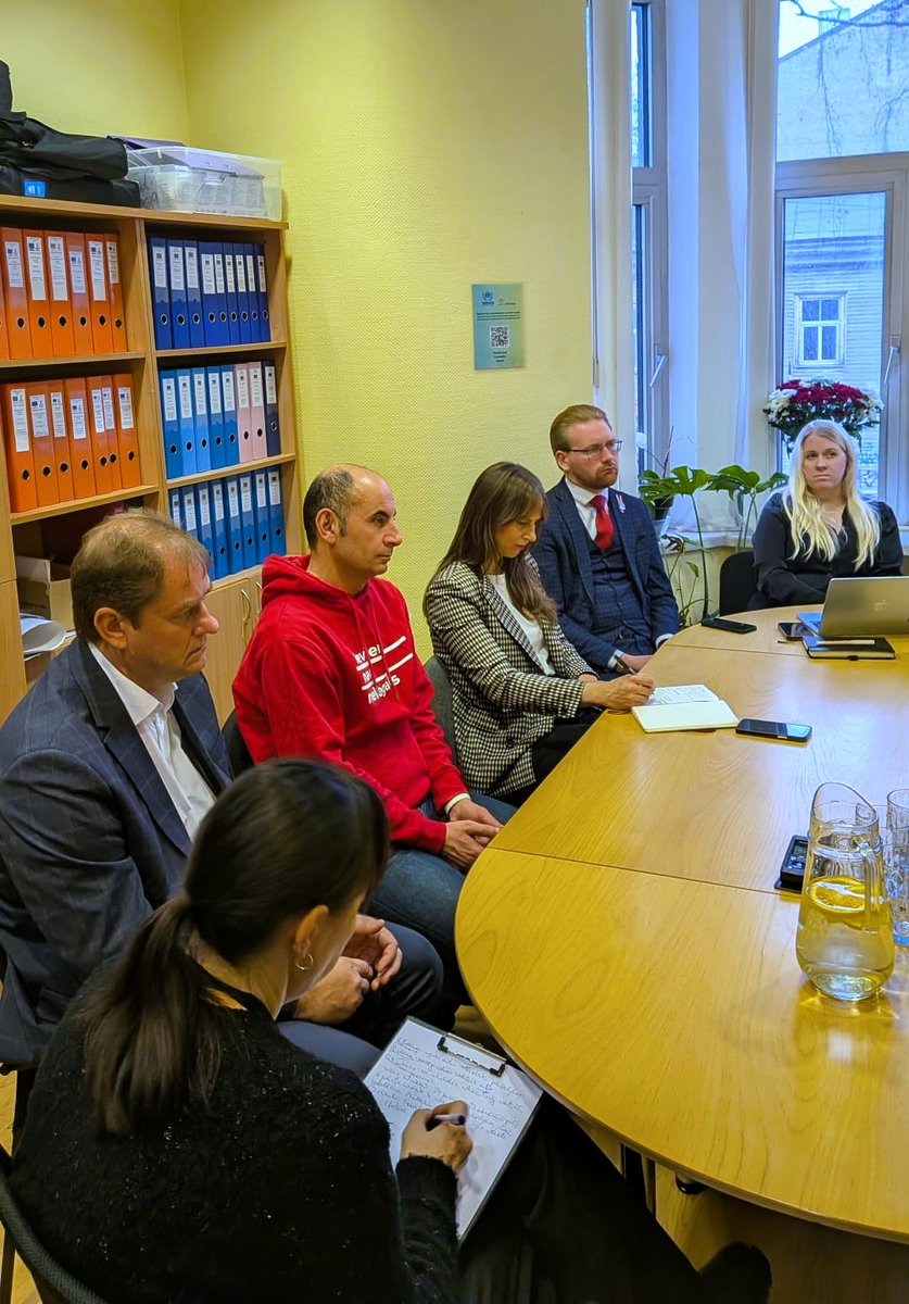 PatverumsDM's tweet image. Saeimas Cilvēktiesību komisija viesojās @PatverumsDM, lai iepazītos ar mūsu darbu cilvēku tirdzniecības un iebraucēju atbalstā.
Runājām par risinājumiem, kas pasargātu cilvēkus no ekspluatācijas. 
Uzzini vairāk: ej.uz/viesi_no_saeim…
#PatvērumsDrošāMāja #CilvēktirdzniecībaiNē