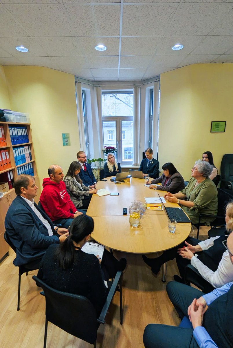 PatverumsDM's tweet image. Saeimas Cilvēktiesību komisija viesojās @PatverumsDM, lai iepazītos ar mūsu darbu cilvēku tirdzniecības un iebraucēju atbalstā.
Runājām par risinājumiem, kas pasargātu cilvēkus no ekspluatācijas. 
Uzzini vairāk: ej.uz/viesi_no_saeim…
#PatvērumsDrošāMāja #CilvēktirdzniecībaiNē