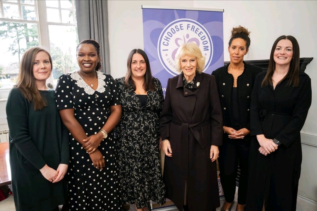 Teresa_PS's tweet image. Lovely to spend the morning with Queen Camilla, speaking about the lifesaving work domestic abuse charity I Choose Freedom does in Surrey, and the important role football clubs can play in communities.