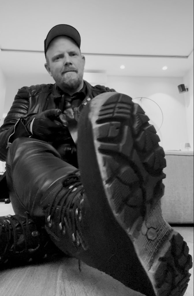 Leather Chris | German Cash God 💸 tweet media