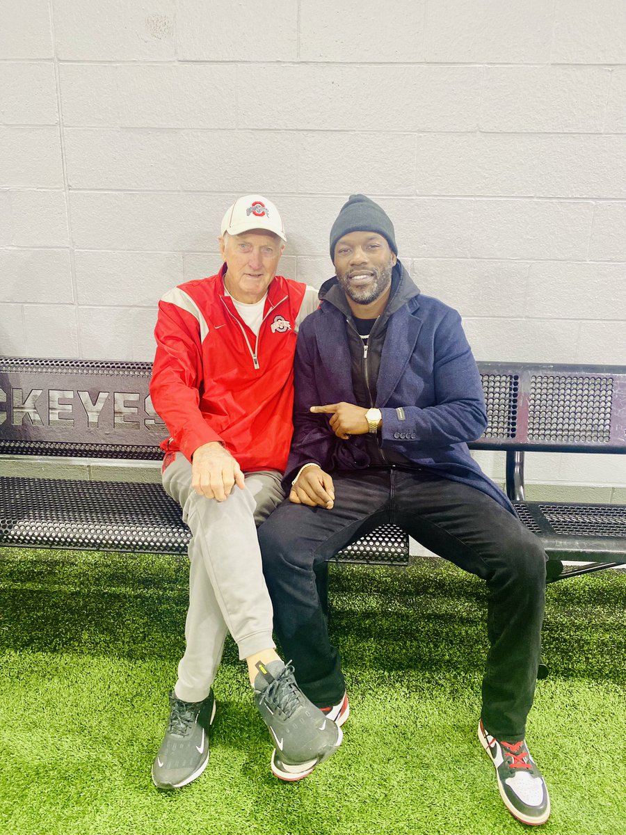 CieGrant's tweet image. Yesterday I had the privilege of attending @OhioStateFB practice 

I wasn’t in the indoor facility 5 minutes before I noticed coach John Cooper was in the building 

I went up to coach &amp;amp; we had a great conversation 

I thanked coached for making me a legend in my hometown of New…