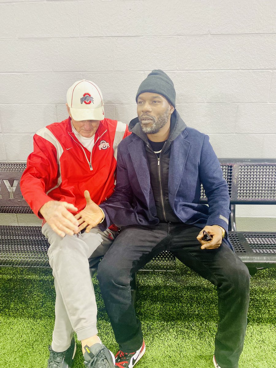 CieGrant's tweet image. Yesterday I had the privilege of attending @OhioStateFB practice 

I wasn’t in the indoor facility 5 minutes before I noticed coach John Cooper was in the building 

I went up to coach &amp;amp; we had a great conversation 

I thanked coached for making me a legend in my hometown of New…