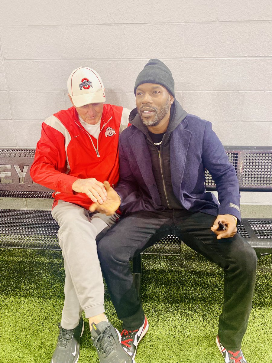 CieGrant's tweet image. Yesterday I had the privilege of attending @OhioStateFB practice 

I wasn’t in the indoor facility 5 minutes before I noticed coach John Cooper was in the building 

I went up to coach &amp;amp; we had a great conversation 

I thanked coached for making me a legend in my hometown of New…