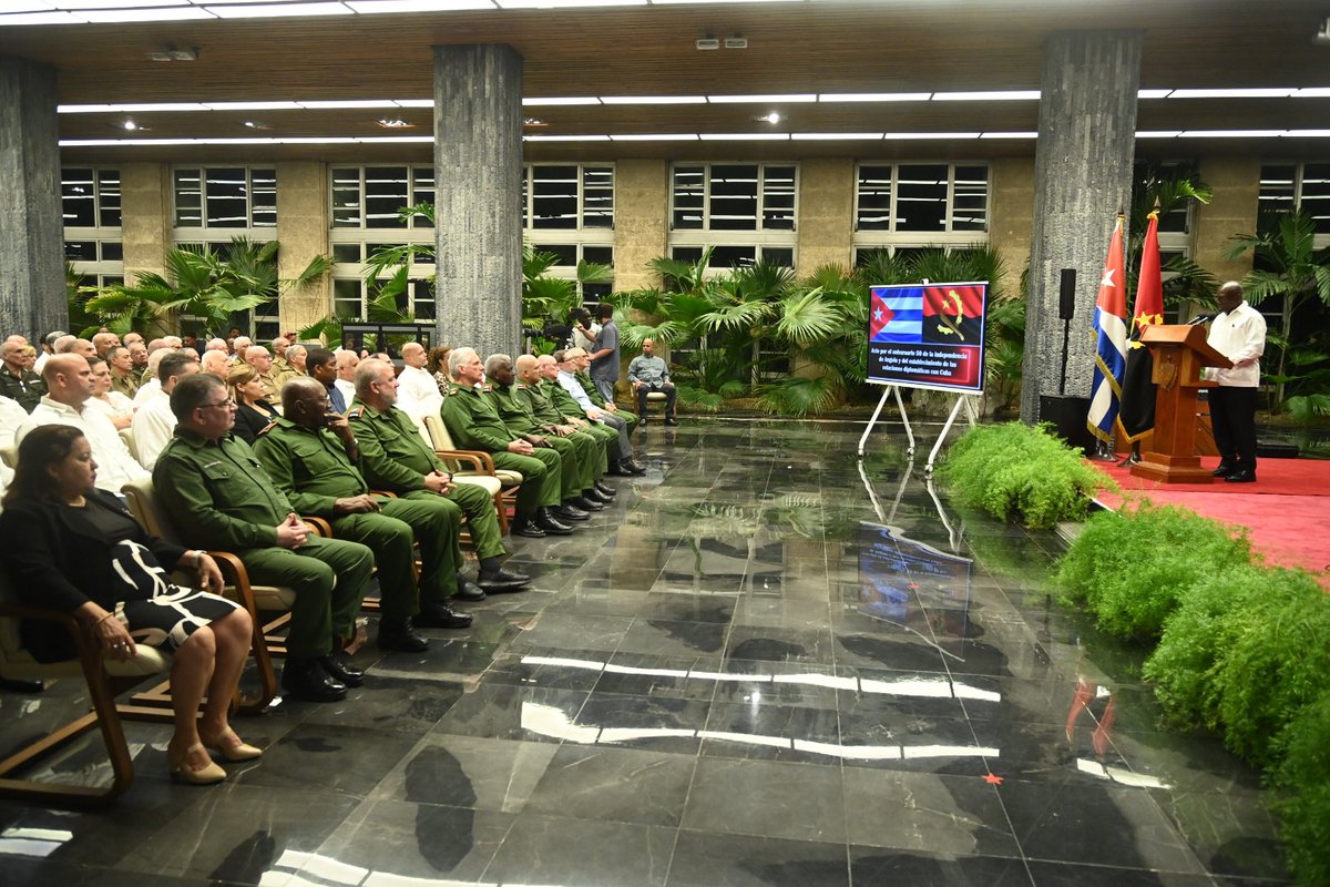 Participamos en el acto político-cultural por los 50 años de la independencia de #Angola y del establecimiento de relaciones diplomáticas. 

Rendimos tributo a la hermandad que nos une, forjada por #Fidel y Neto y por la sangre de cubanos y angoleños  en el campo de batalla.