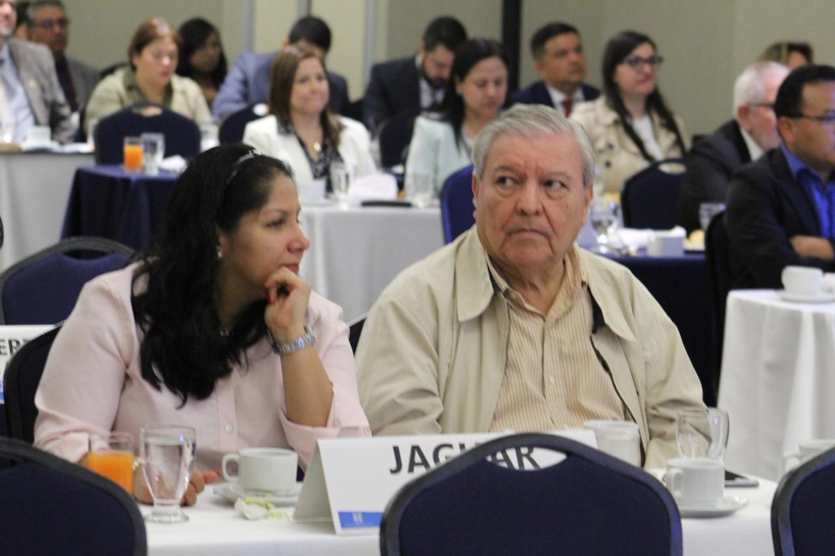 TSEGuatemala's tweet image. La magistrada vocal III en funciones de Presidencia, Blanca Alfaro, junto a los magistrados suplentes y el secretario general del #TSEGuatemala, llevaron a cabo la reunión mensual con representantes de partidos políticos, en cumplimiento con la #LEPP.

Durante la sesión, los