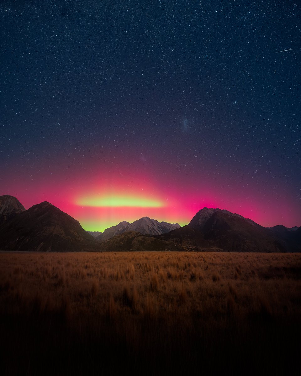 paulwilsonimage's tweet photo. Aurora Australis from New Zealand https://t.co/licfW1nGGK