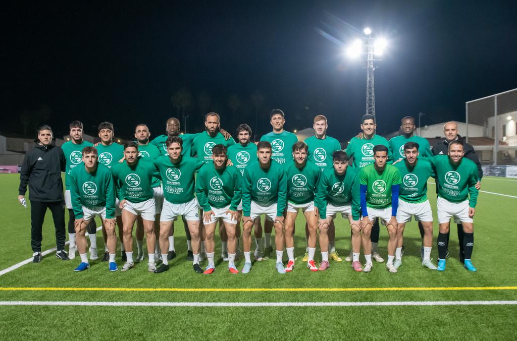 💚🤍🖤 | #SelecciónExtremeña |

📸 Nuevo entrenamiento de la SELECCIÓN EXTREMEÑA que participará en la 🏆 𝐂𝐎𝐏𝐀 𝐑𝐄𝐆𝐈𝐎𝐍𝐄𝐒 𝐔𝐄𝐅𝐀, cuyo primer sector se disputará del 28 al 30 de noviembre en 📍Zaragoza.

 ⏩ El combinado dirigido por José González Barrantes ‘Gus’