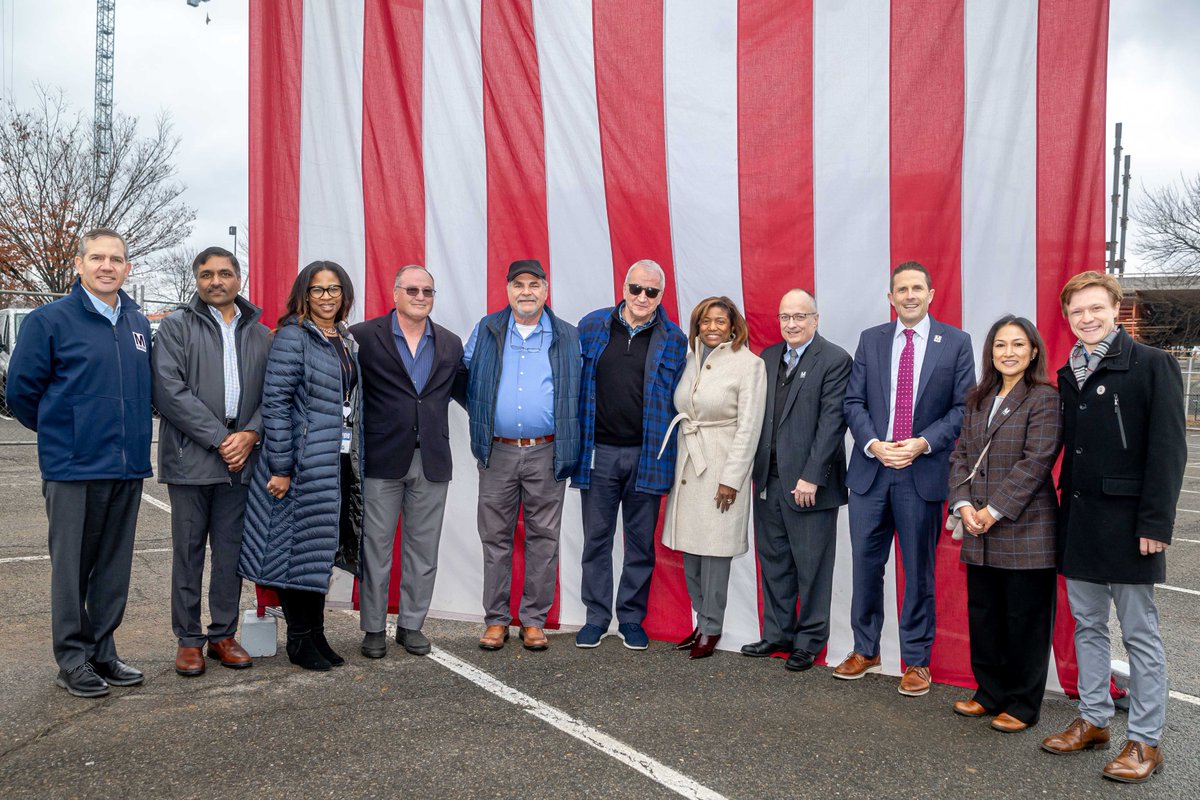 Exciting news for West Falls Church! Today, we broke ground on a mixed-use project that'll be developed in three phases and include up to 1 million square feet of new residential, office, and retail space! Thank you to all who came out to celebrate.

➡️: wmata.com/about/news/Met…