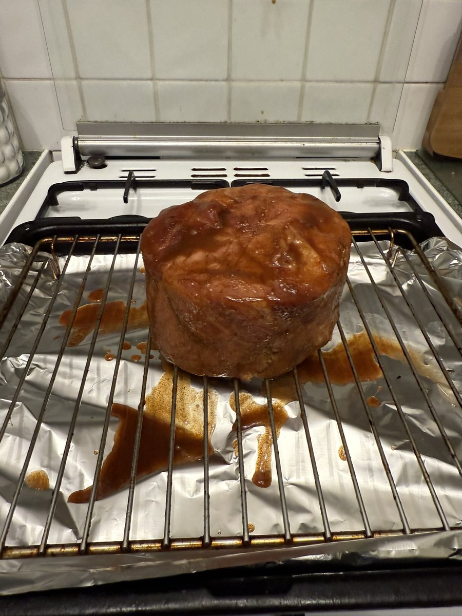 RobsonOReardon's tweet image. Coca Cola slow cooked gammon with a homemade honey and rum glaze 🤤