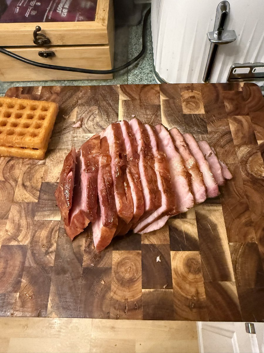 RobsonOReardon's tweet image. Coca Cola slow cooked gammon with a homemade honey and rum glaze 🤤