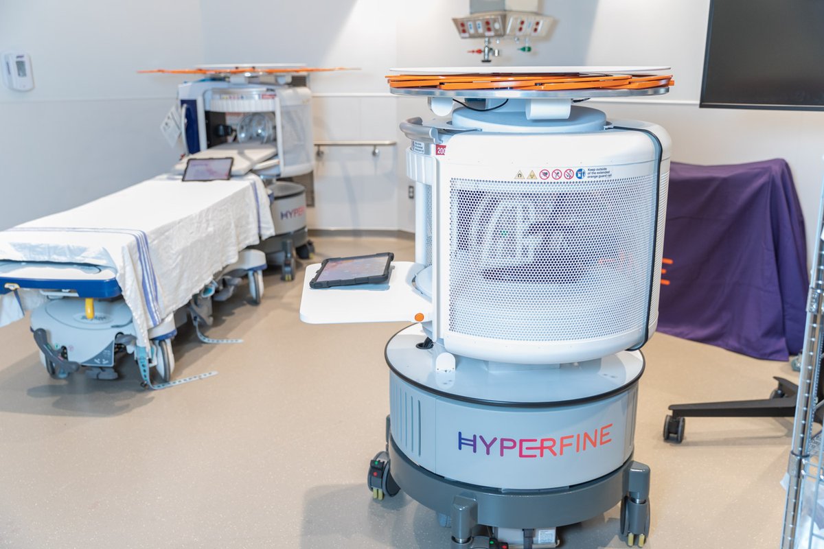 UnityHealthTO's tweet image. Real-time brain imaging without moving patients is now standard at Unity Health. St. Michael’s, the first hospital in Canada to use a portable MRI in 2022, now uses it routinely in surgery to improve neurosurgical procedures &amp;amp; reduce imaging wait times. unityhealth.to/2022/04/portab…