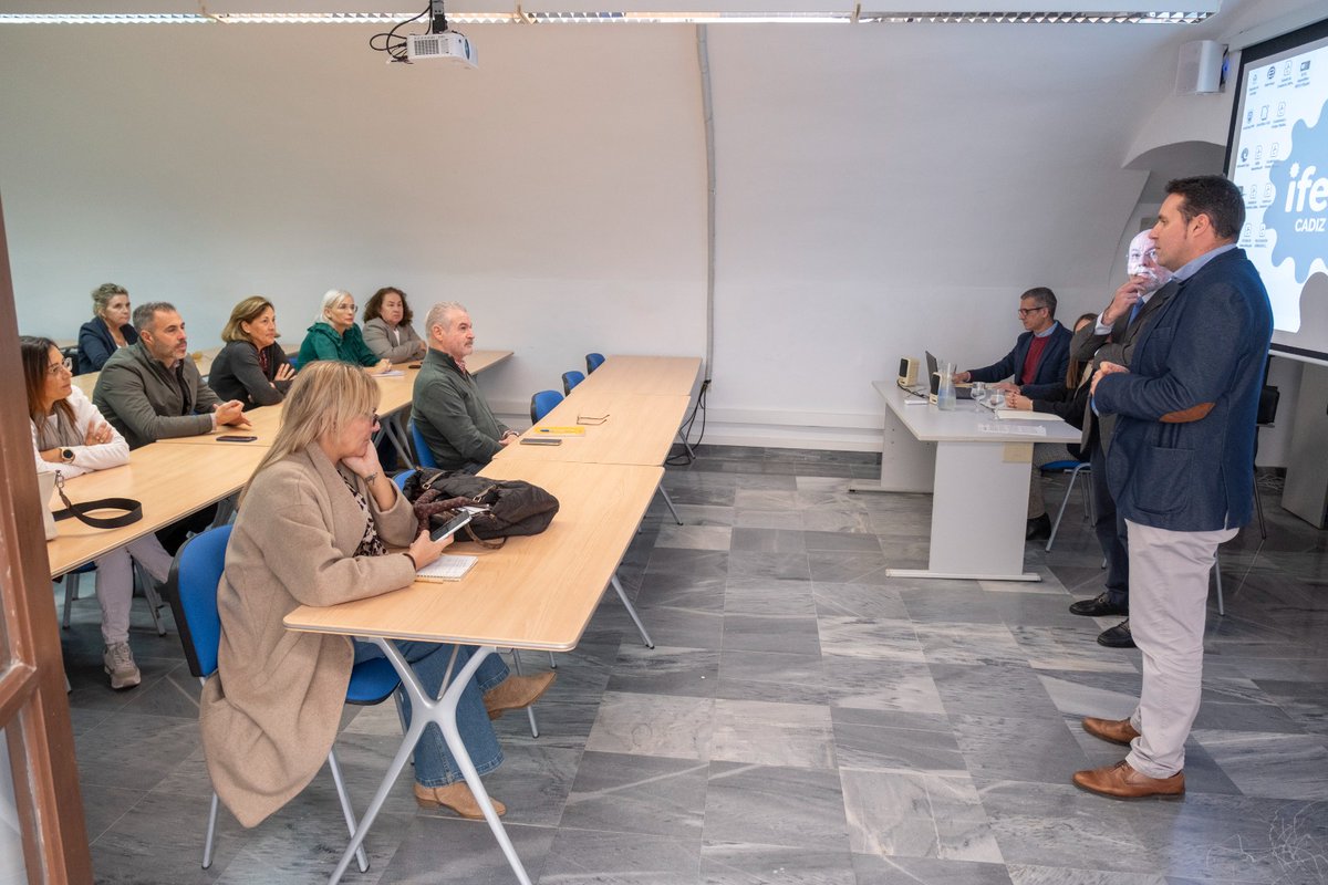 ✅ Hoy miércoles hemos tenido una jornada de puertas abiertas en el <a href="/IFEF_cadiz/">Instituto de Fomento, Empleo y Formación Cádiz</a> y la sesión informativa sobre los servicios digitales de la tesorería general de la Seguridad Social

➡️Dentro del programa de la Semana Global del Emprendimiento #Cádiz