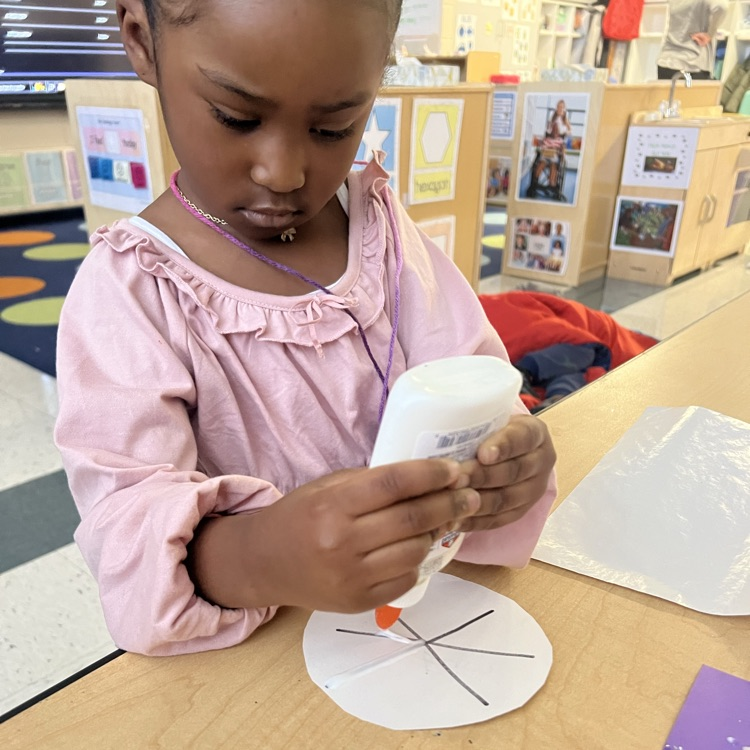 nbtschools's tweet photo. Students in Ms. Gallant's class at Judd are practicing their fine motor skills by squeezing glue in straight lines to create a snowflake! βοΈ #TrueNorthBrunswick #EveryDayCountsInNBTPK https://t.co/9QqFgkoUsO