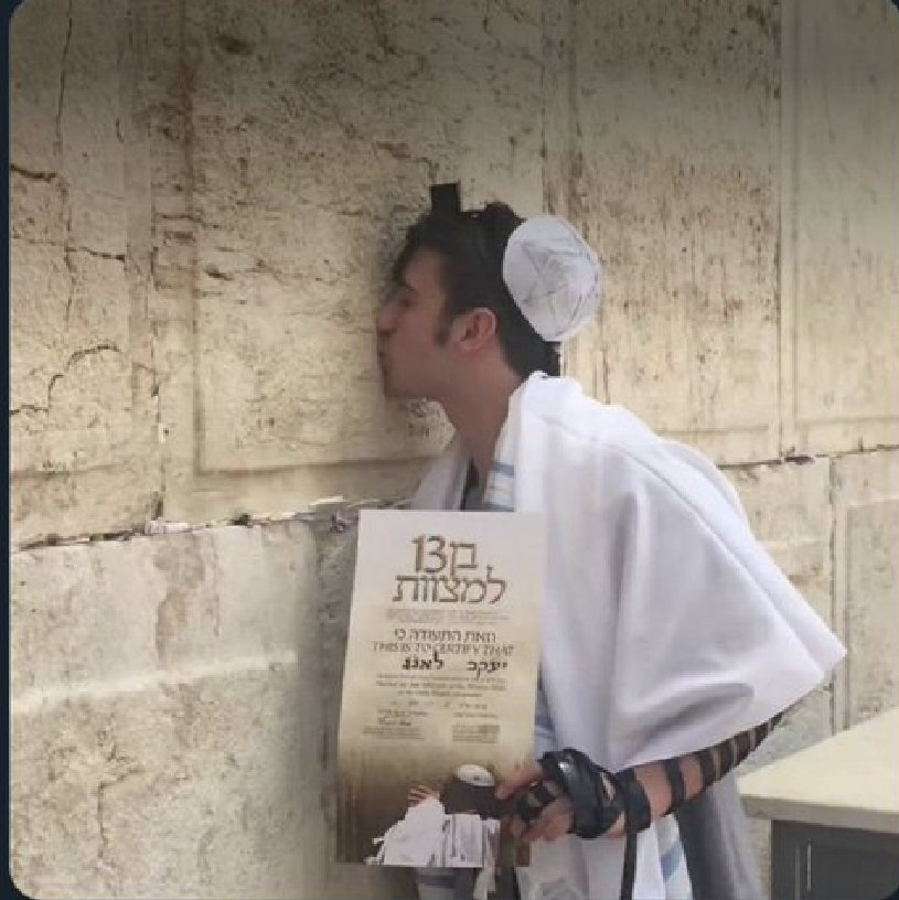 BullyCaptain's tweet image. Jake Lang is stirring up a Holy war with Muslims in #Dearborn while chanting "Jesus is King".  But something seems off....