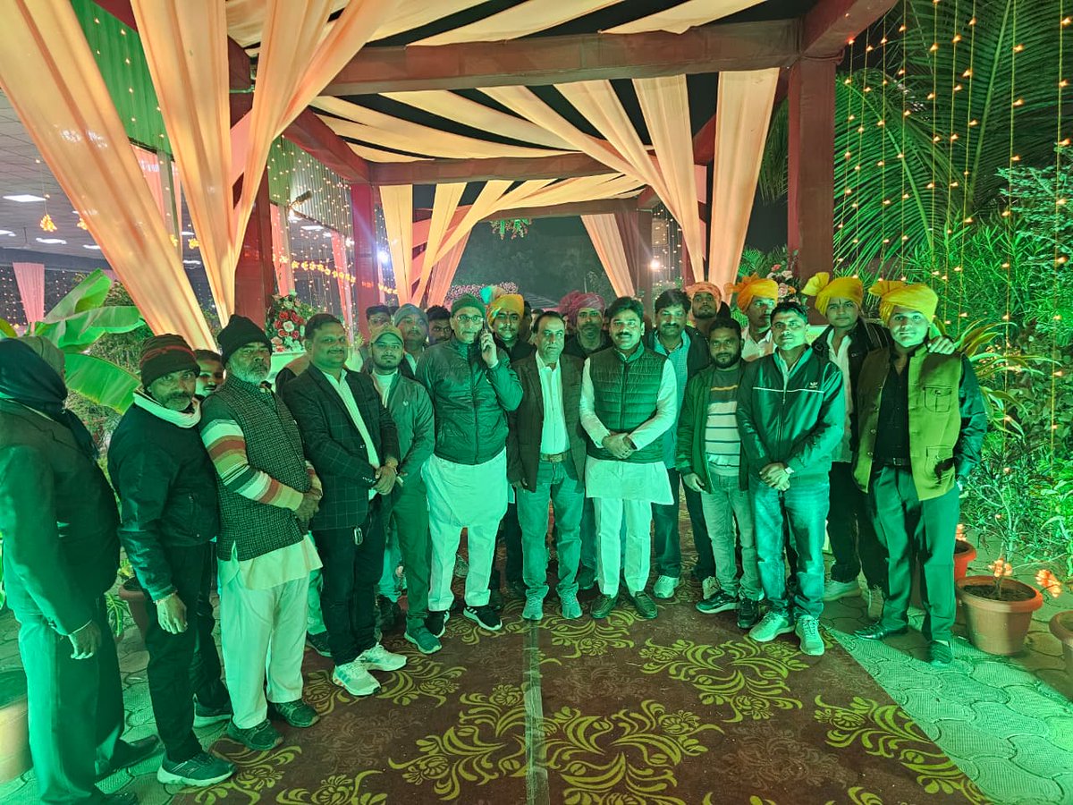 kptripathibjp's tweet photo. केमार बिड़वा निवासी पार्टी के सक्रिय कार्यकर्ता शुभम त्रिपाठी जी के छोटे भाई के तिलकोत्सव कार्यक्रम में सम्मिलित होकर शुभकामनाएं दी।
ईश्वर युवक को उत्तम स्वास्थ्य, सुख-समृद्धि एवं उज्ज्वल भविष्य का आशीर्वाद दें।
#भाजपा #रीवा #सेमरिया_विधानसभा #सेमरिया #kptripathi #semariya69 https://t.co/gGBe98QBYI