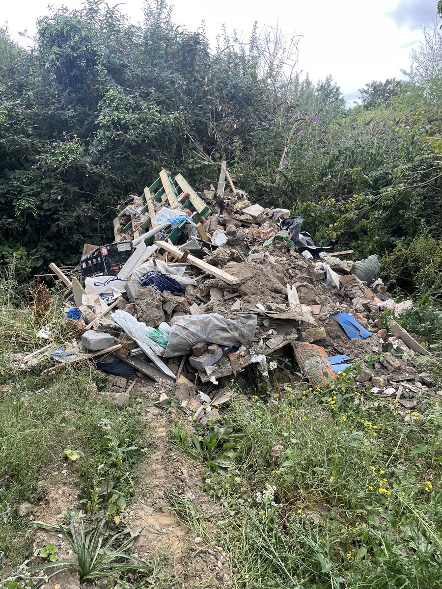 paulpowlesland's tweet photo. Hi EA. I told you about an illegal waste dump next to my river and you wrote me a letter saying you weren’t going to do anything. Would you like to reconsider that decision, shut the site down & order the landowner to remove the waste? 

Location is here, letter & photos below:

https://t.co/BHRQVbLAJZ