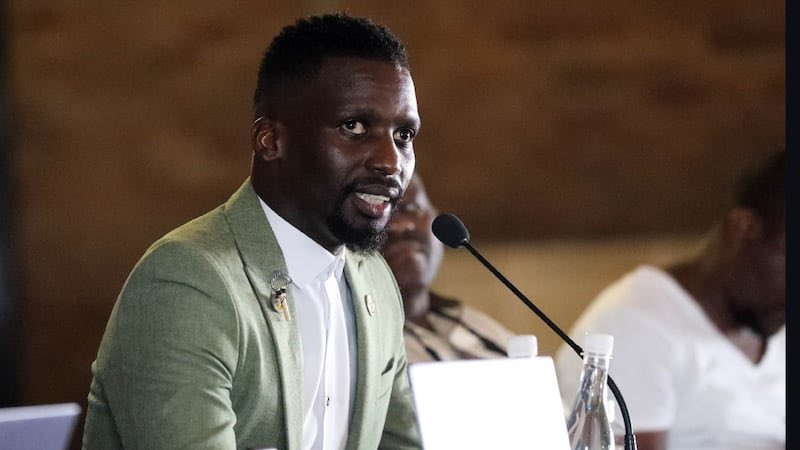 How do we sign a petition to remove this eye witness domkop on this Ad hock committee 😭😭😭