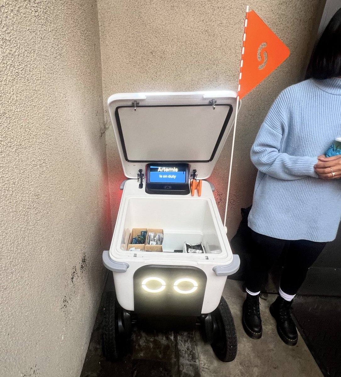 ServeRobotics's tweet image. Good things happen when bikes and robots roll together. 🚲

We were proud to join @heybikela’s BikeFest 2025 as a bronze helmet sponsor, and our robot Artemis even stopped by to hand out electrolytes to riders.

A peek inside the event. 👇