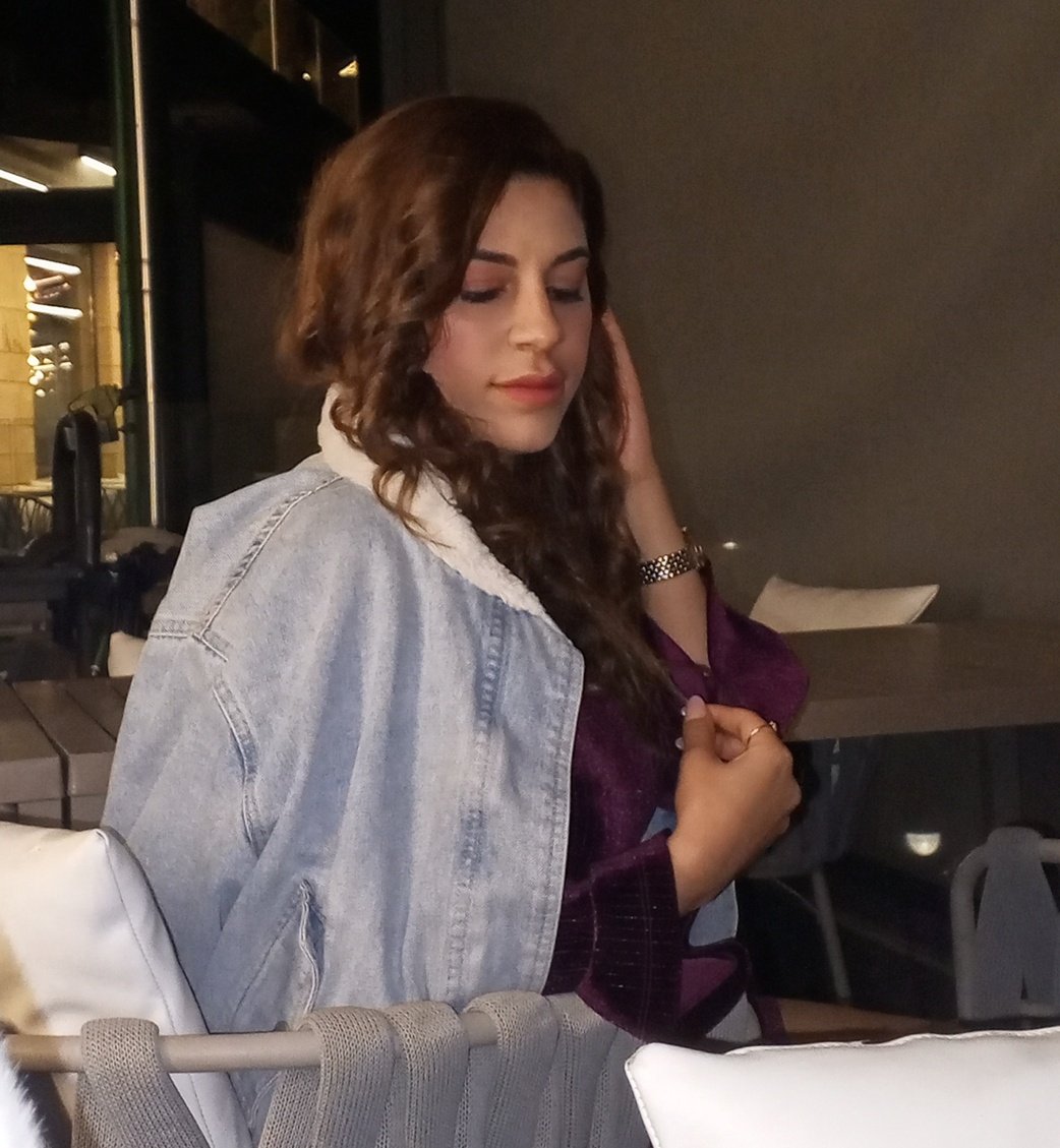 يسرقني ع دنيي بحبا يغفى ب حضني وغنيلو 🥰🤍