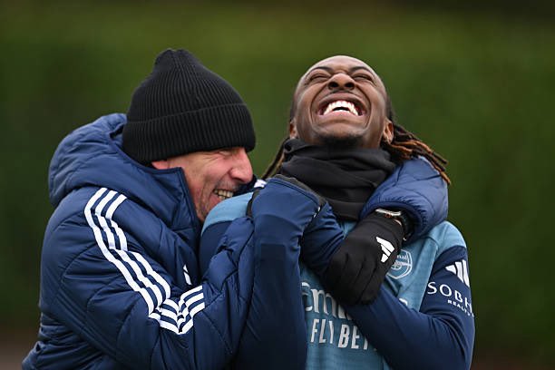 ArsenalBuzzCom's tweet image. 📸| Gabriel Heinze and Eberechi Eze 😆 #afc