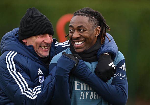 ArsenalBuzzCom's tweet image. 📸| Gabriel Heinze and Eberechi Eze 😆 #afc
