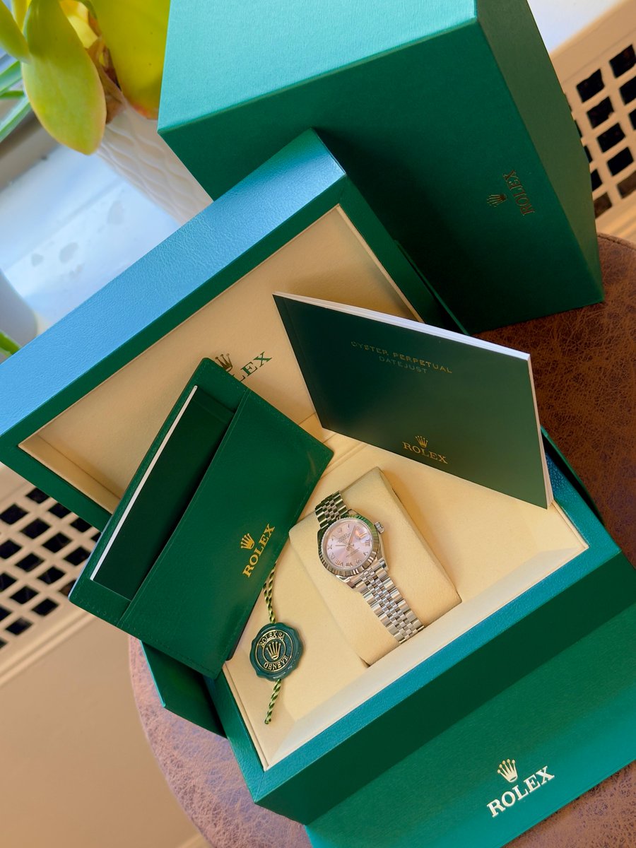 Element_iN_Time's tweet image. On Wednesdays we wear pink 🩷
28mm Rolex Datejust Steel Pink Roman

elementintime.com/products/28mm-…