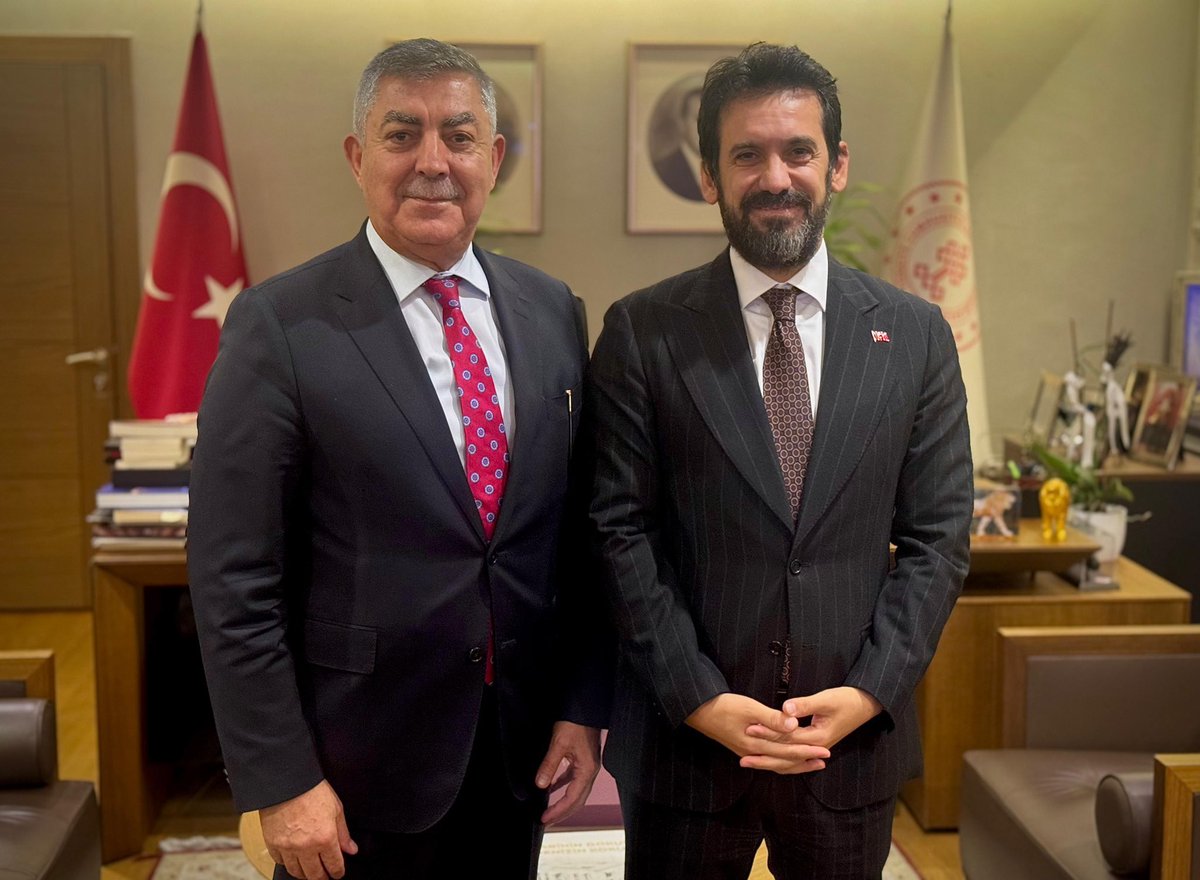 Kültür ve Turizm 
Bakan Yardımcısı 
Dr.Batuhan Mumcu’yu makamlarında ziyaret ettim.
Sn Bakan yardımcımıza kabülleri için teşekkür ediyorum.

<a href="/BatuhanMUMCU/">Dr. Batuhan Mumcu</a>