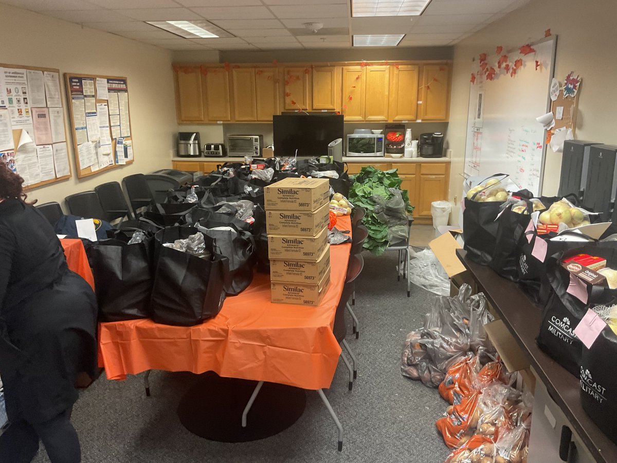 CityofJax's tweet image. Our Military Affairs &amp;amp; Veterans Department were in the giving spirit last week at their annual Thanksgiving Basket Donation 🦃 45 military families went home with a full Thanksgiving dinner, donated by Harvey&apos;s and collections from COJ Departments and Divisions.  Great job MAVD!