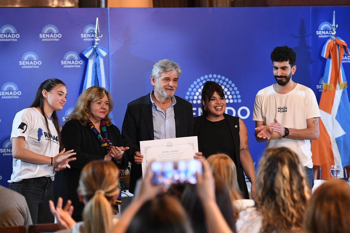 Ayer participamos de la charla magistral SOBERANÍA Y JUVENTUDES organizada por la senadora <a href="/EugeniaDureTDF/">Eugenia Duré</a> en el salón Azul de
<a href="/SenadoArgentina/">Senado Argentina</a> 

🇦🇷 ❤️ LAS MALVINAS SON ARGENTINAS. Hoy y siempre.