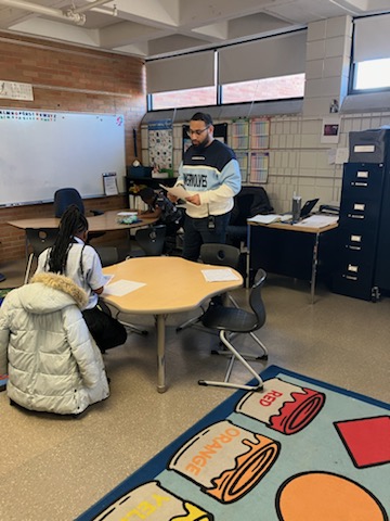SUTR_SPPS's tweet image. Celebrating our amazing SUTR resident Osa and mentor teacher Moemen in action! 🙌🏽📚
Their classroom is full of energy, learning, and meaningful connections as they work side-by-side to support and uplift students every day.

#SUTR #SPPS #TeachingMatters #StudentsFirst #WeAreSPPS