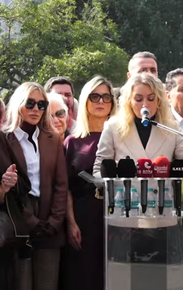 Hırsızın karısının yanında gövde gösterisi yapan haine uçak kaldıran merhametli ponçik bakanımız 🫶 ayy lovely