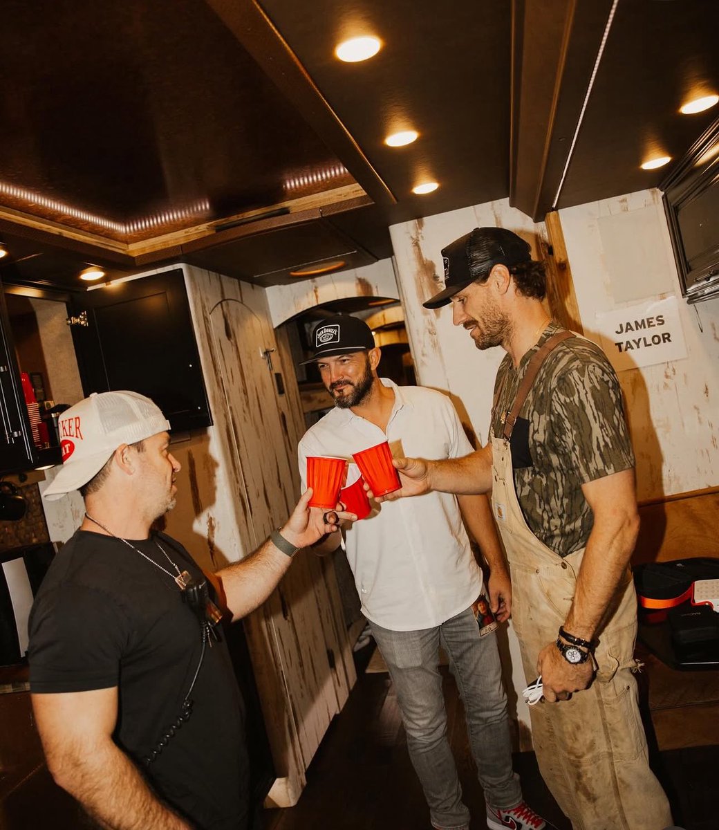 rice_chase_ACM's tweet image. Hell of a weekend. Only a few more shows left this year then I’m a full time duck chaser. 🦆