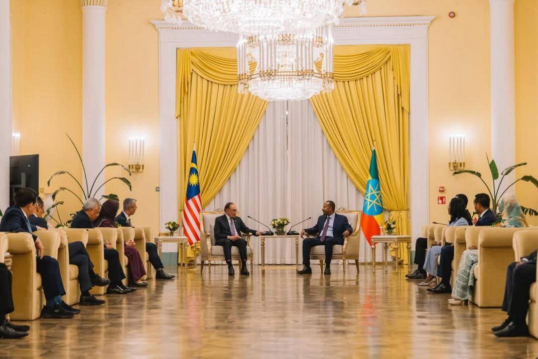 AdanechAbiebie's tweet image. A Memorandum of Understanding (MoU) for sister-city cooperation was signed between the city administration of #AddisAbaba and the city of Kuala Lumpur in Malaysia, in the presence of His Excellency Prime Minister Dr @AbiyAhmedAli and His Excellency Prime Minister of the…